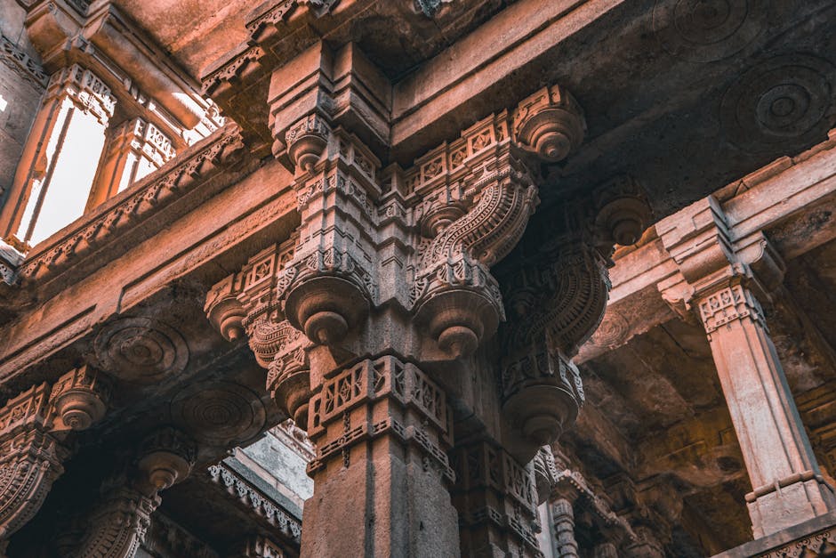 Explore the exquisite carvings and historic design of Adalaj Stepwell in Gujarat, India.
